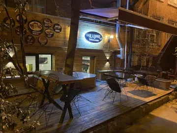 محوطه بیرونی هتل گنج استانبول