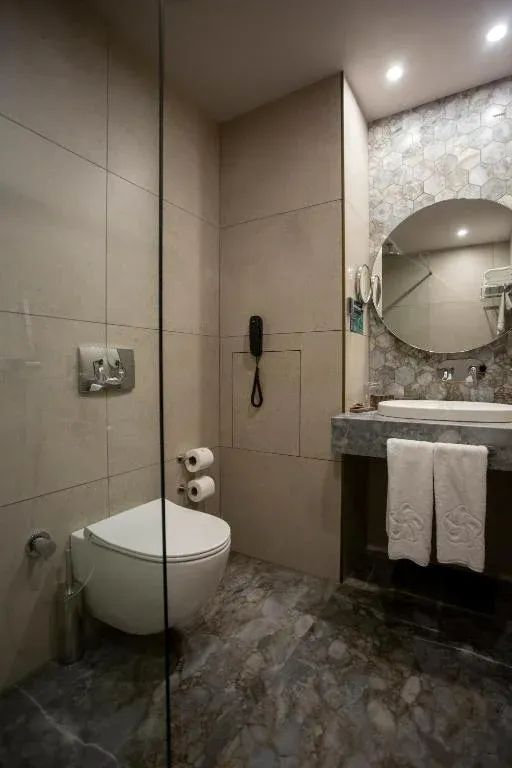 حمام و سرویس بهداشتی هتل ملاس